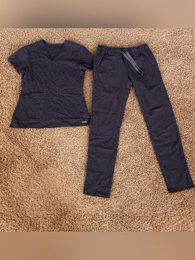 HTF Retired Charcoal Grey Figs Scrub Set XXS